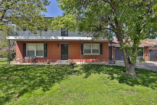 17064 William St photo 1