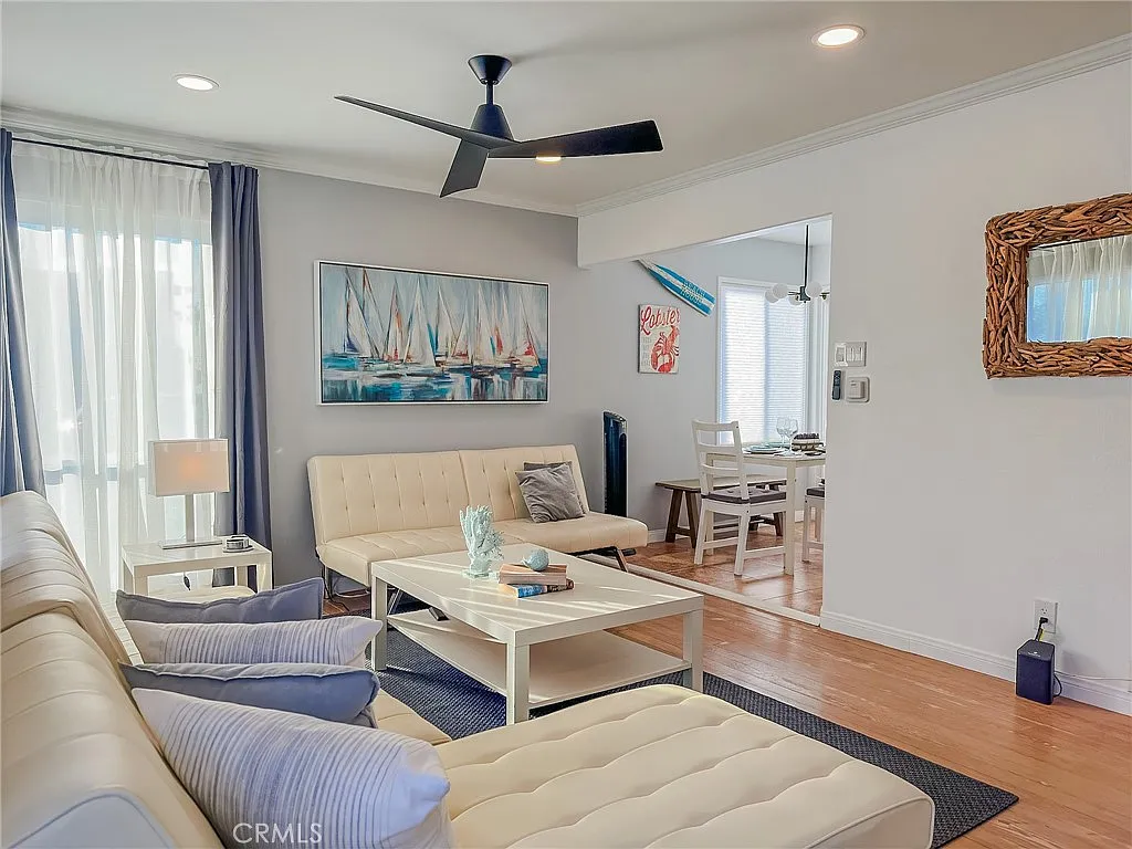 2 bed, 826 sqft, $5,450 — Photo 3