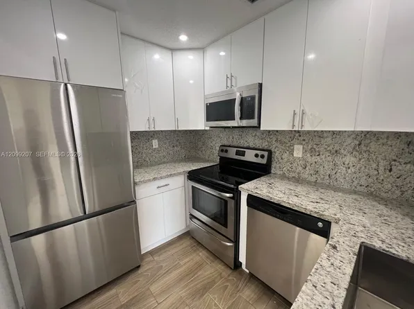 15350 SW 76th Ter APT 207, Miami, FL 33193