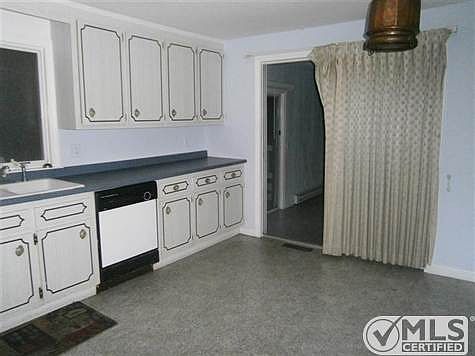 Eat in kitchen that opens to dining room and heated bonus room