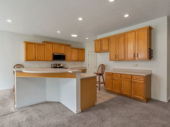 3rd image of 1089 W Tithing Hill Pl