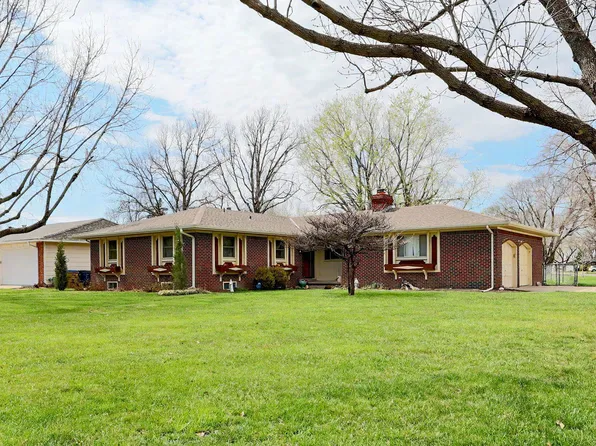 201 S Miles Ave, Valley Center, KS 67147