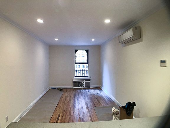 3rd image of 33 W 63rd St APT 6C