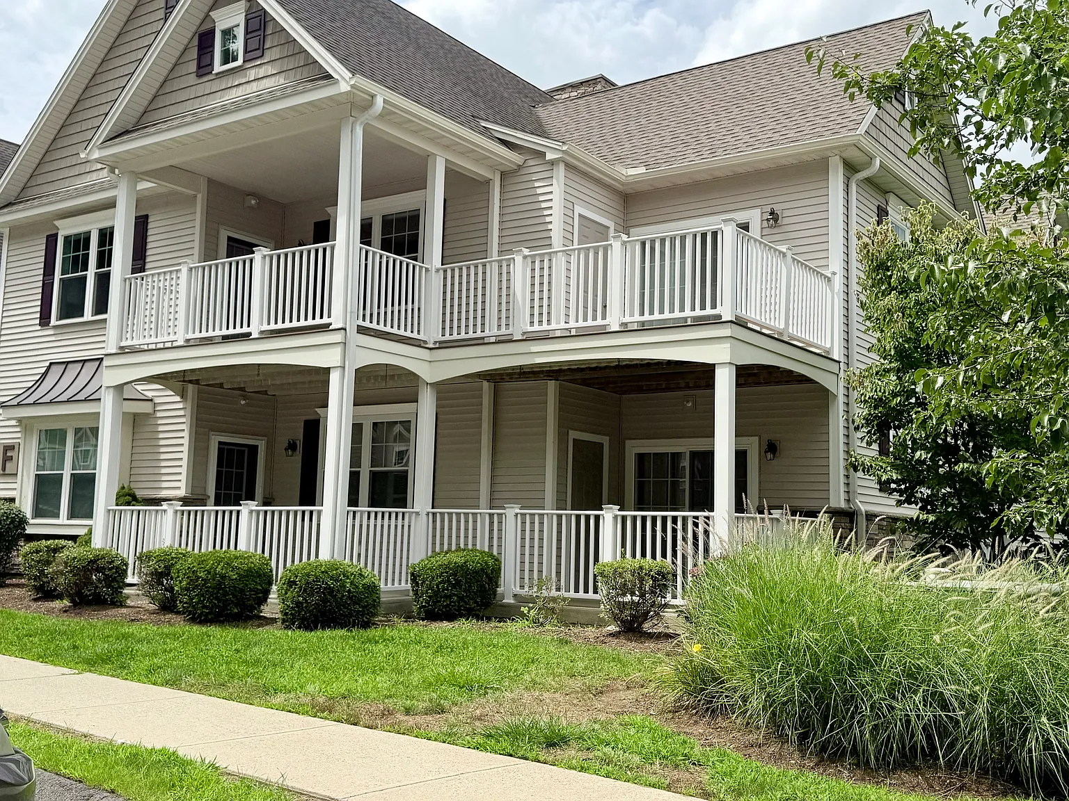 2 bed, 1328 sqft, $2,990 — Photo 3