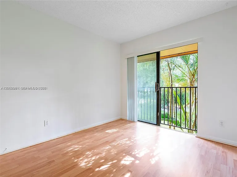 5801 Washington St #10 — Photo 15
