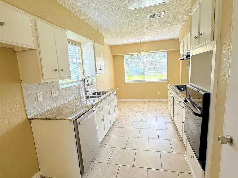12210 Roandale Dr — Photo 6