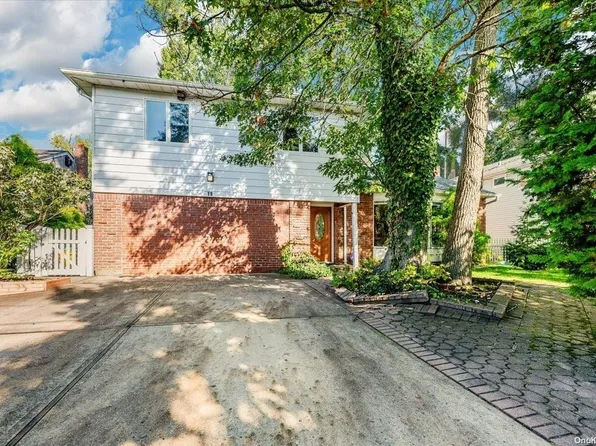 19 Geoffrey Lane, Hewlett, NY 11557