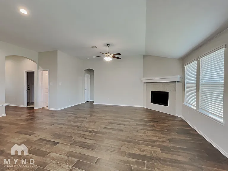 529 Paloma St — Photo 2