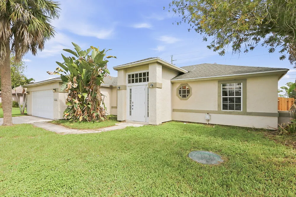 3 bed, 2.0 bath, 1358 sqft, $2,465 — Photo 3
