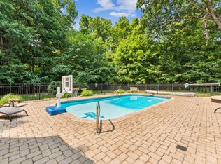 2423 Carriage Rd, Powell, OH 43065