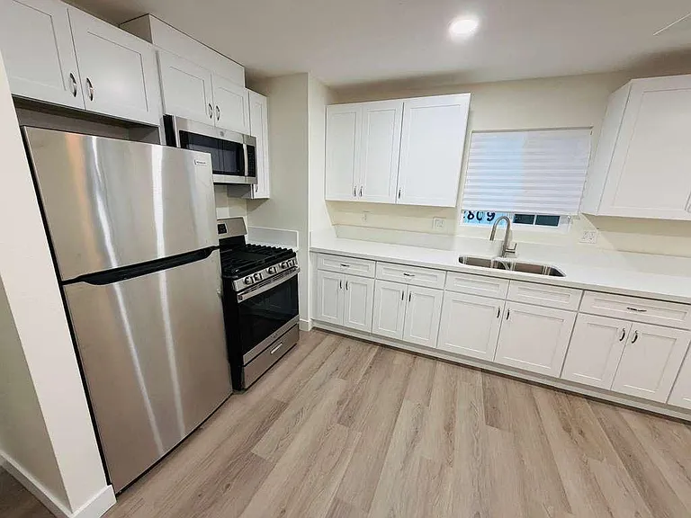 2811 E Garfield Ave #2 — Photo 2