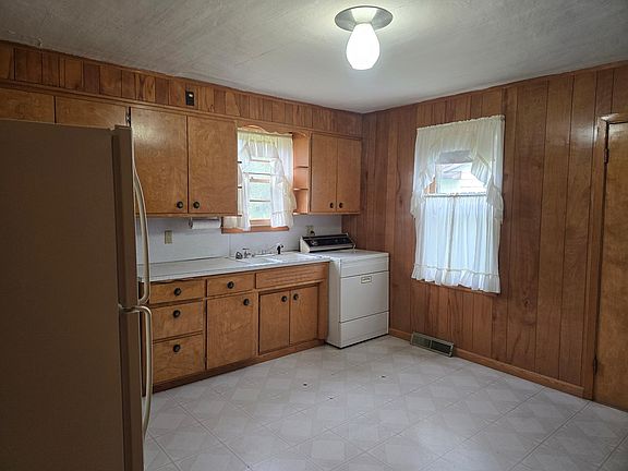 5th image of 860 Basinger Memorial Dr
