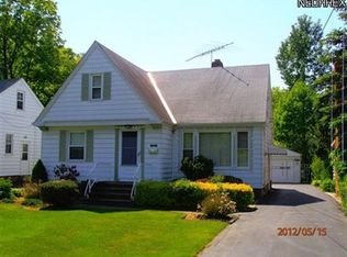 1592 Brainard Rd, Lyndhurst, OH 44124
