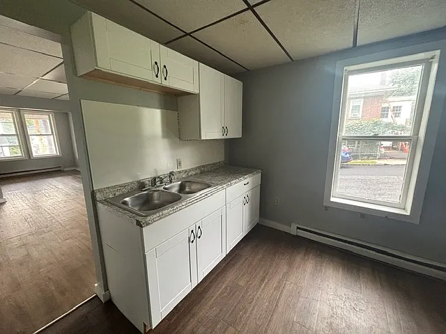 3 bed, 1064 sqft, $1,350 — Photo 2