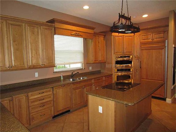 5th image of 415 Courtlea Oaks Blvd