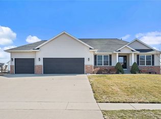 545 Brougham Rd, Robins, IA 52328