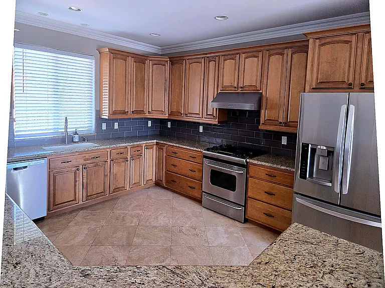 725 Red Cloud Rd — Photo 2