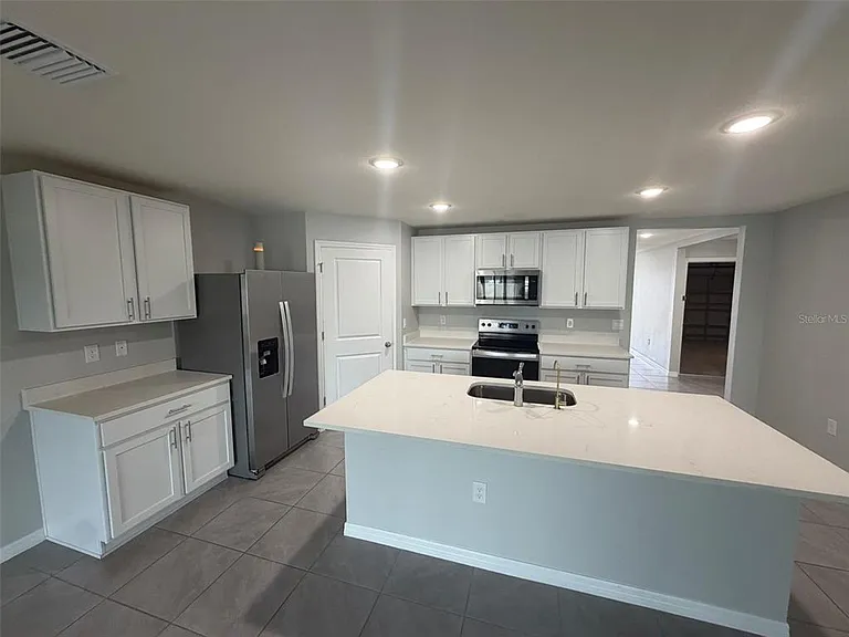 4703 SW 85th Pl — Photo 3