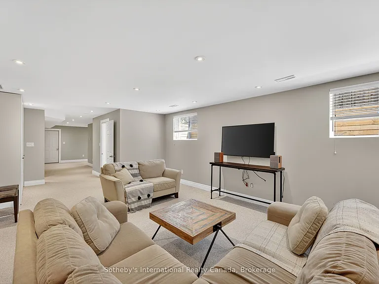 36 Kayla Cres — Photo 42