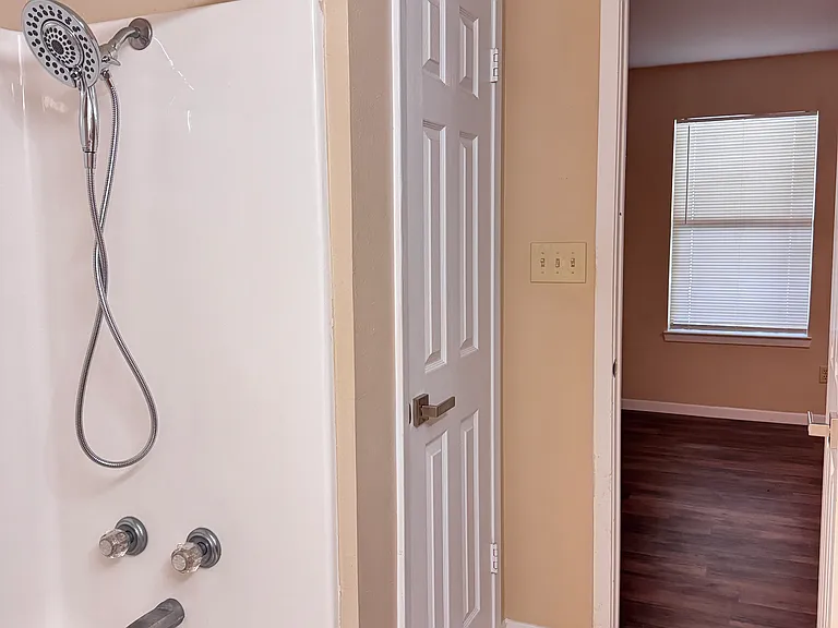 2527 Westminster Dr — Photo 11