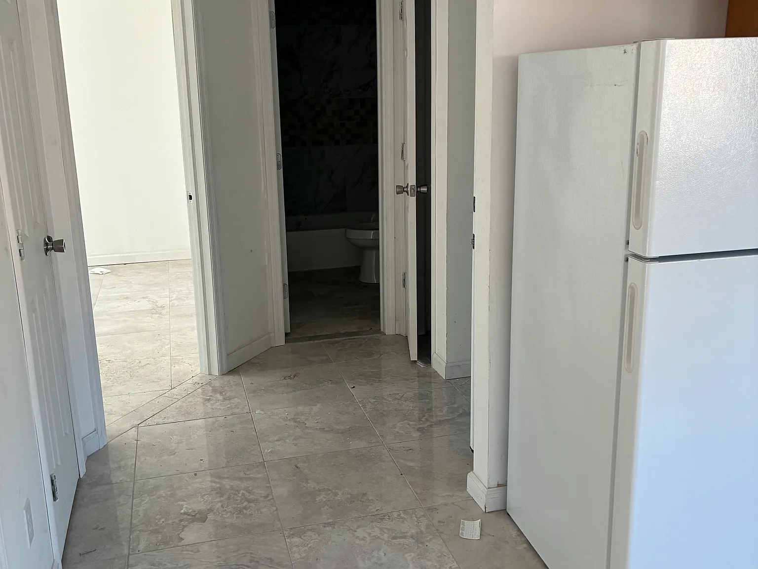 2 bed, 1000 sqft, $2,700 — Photo 2