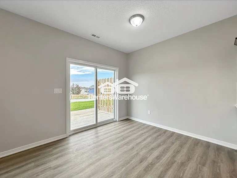 7000 Lake Ridge Ave #13 — Photo 9