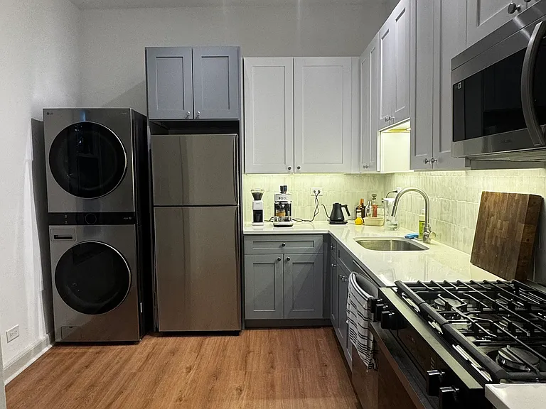 2028 N Oakley Ave #2 — Photo 1