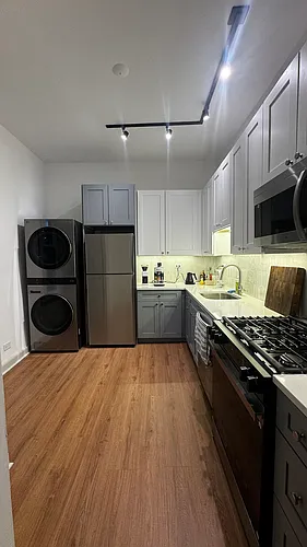 2028 N Oakley Ave #2 Photo 1