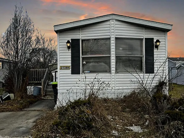 21349 Riviera Dr, Macomb, MI 48044