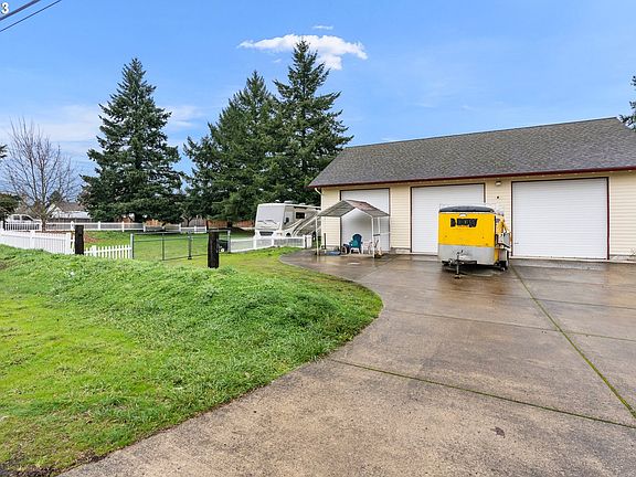 3rd image of 14209 NE 99th St