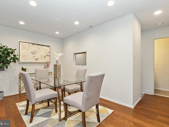 4th image of 3047 Hawthorne Dr NE #3047
