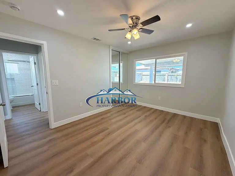 23819 Pennsylvania Ave — Photo 12