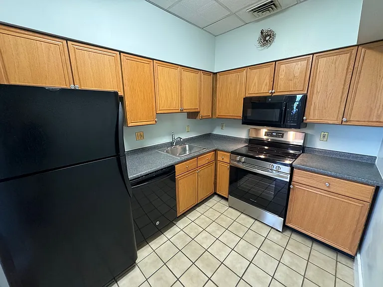 535 Main St #17 — Photo 6