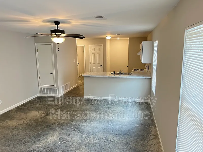 4 bed, 2.0 bath, 1222 sqft, $1,465 — Photo 2