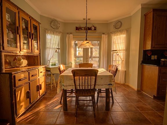 2nd image of 35 Kitchen Way W