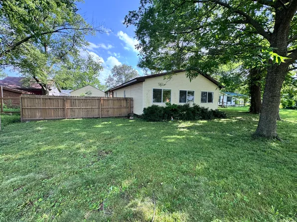 203 W Poplar St, Odin, IL 62870