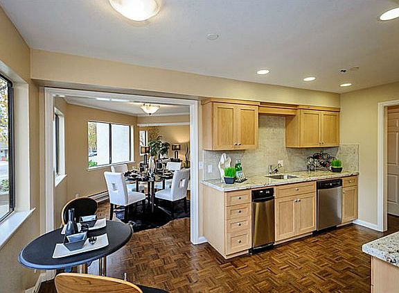5th image of 1244 Bellevue Ave APT 4