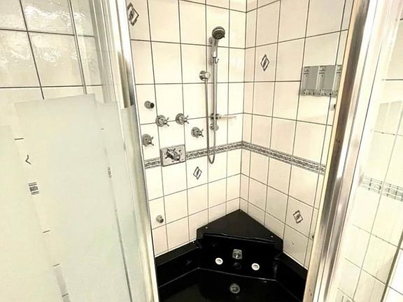 5th image of 119 W 19th St Floor 2