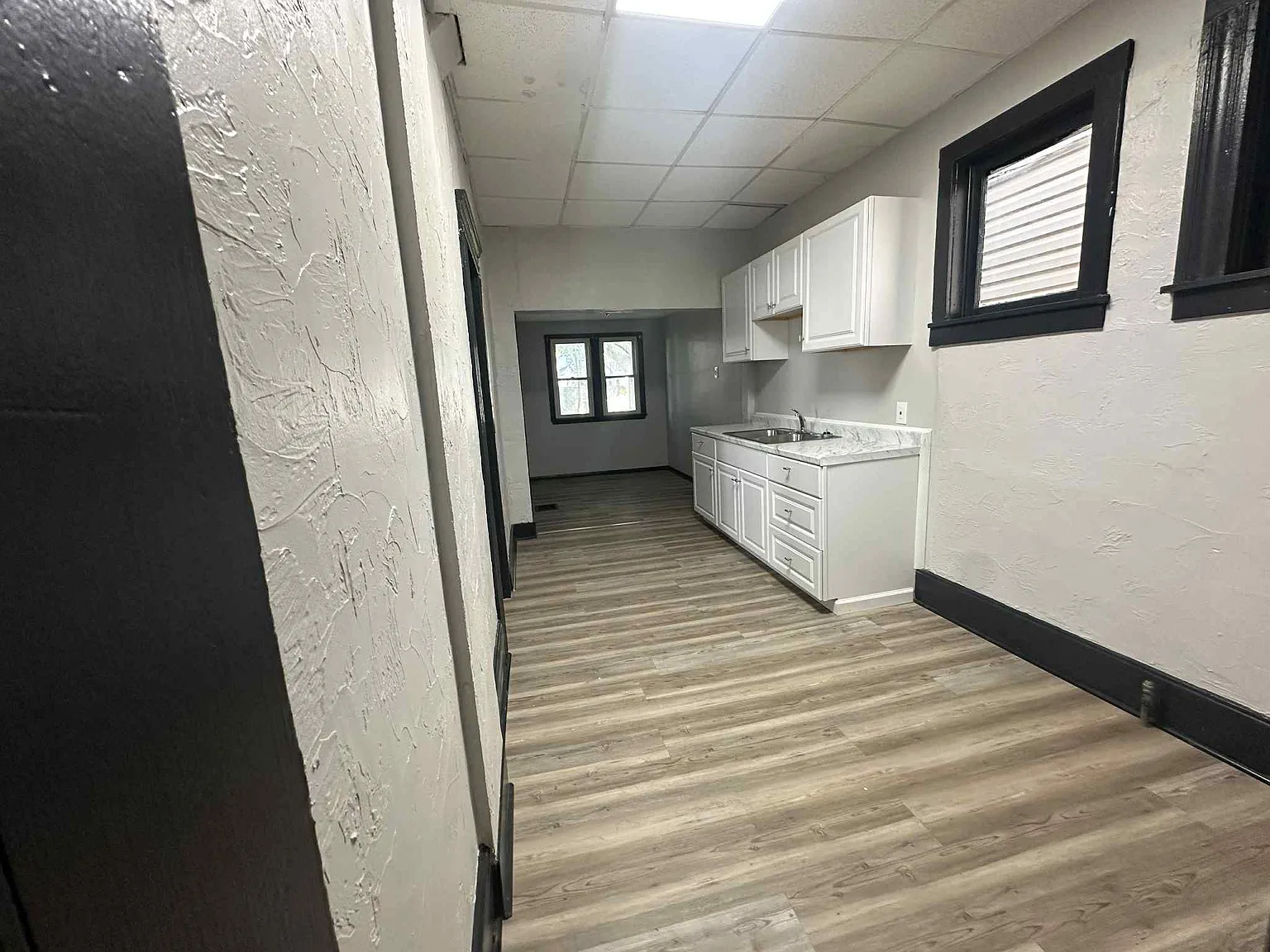 3 bed, 1.5 bath, 1336 sqft, $1,500 — Photo 2
