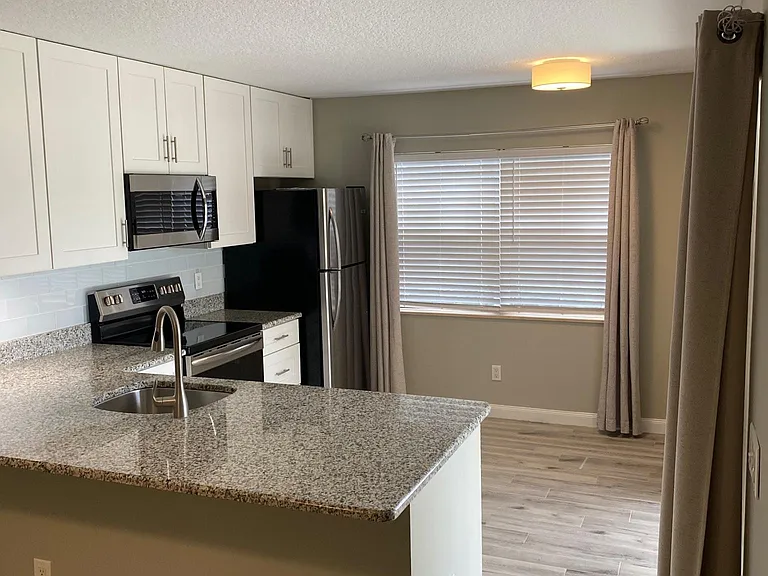 2848 SW Lakemont Pl — Photo 10
