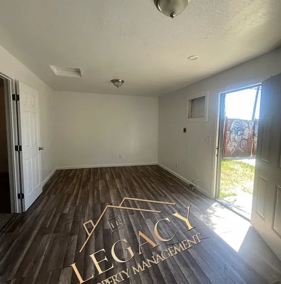 415 1/2 Lincoln Ave #B — Photo 3