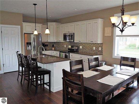 4th image of 10611 Aston Ln