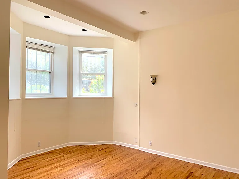 297 Montgomery St #1E — Photo 3