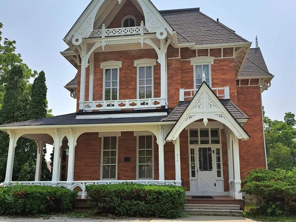 212 Benton Ave W, Albia, IA 52531