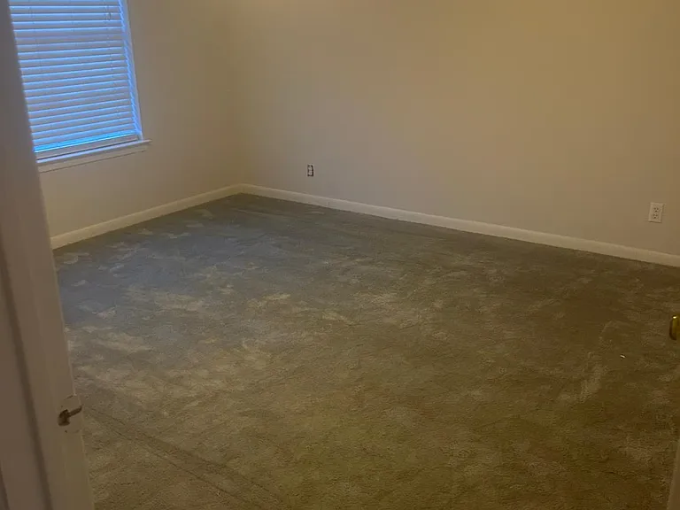 916 Country Club Ln — Photo 4