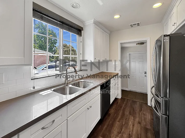 938 W Berkeley Ct — Photo 22
