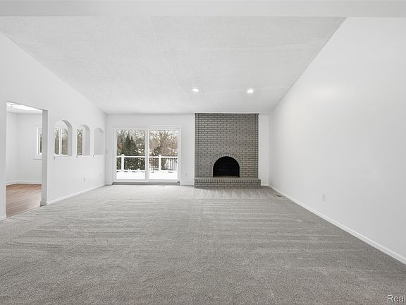 4th image of 20771 Halsted Rd