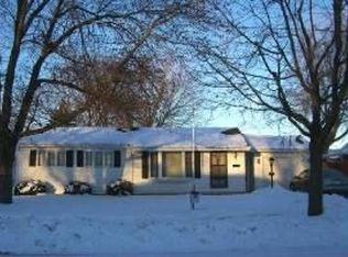 1713 Lilac Ln, Green Bay, WI 54302