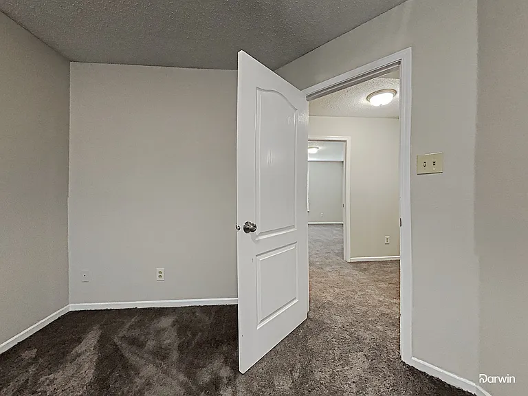 1933 Southernwood Ln — Photo 20