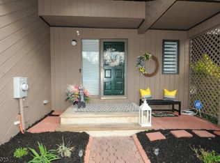 10 Carolyn Ct, Morristown, NJ 07960